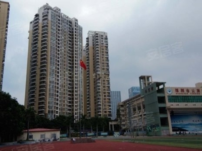 ما الذي يجعل مشروع حمام السباحة الخاص بـ Blueway في Yunding Cuifeng Phase III منشأة ترفيهية متميزة؟